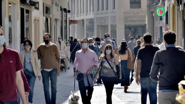 La pandemia vacía un cuarto de los locales comerciales de la Avenida de la Constitución