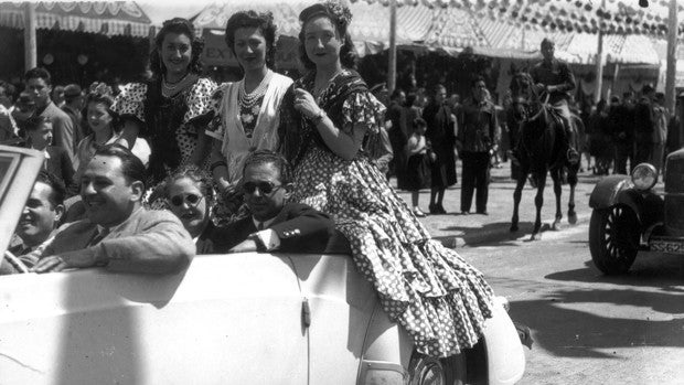 #ArchivoABCsev: un paseo por la Feria de Abril de Sevilla... en coche