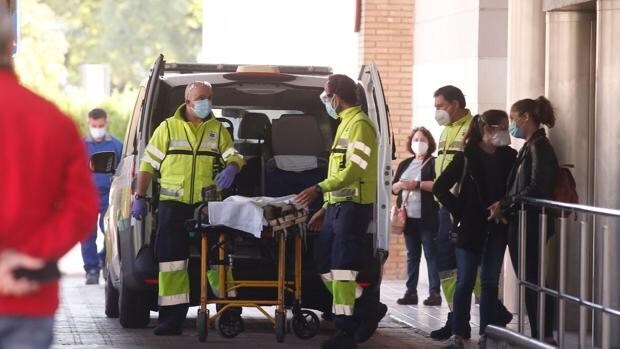 Suben de nuevo los contagios en Sevilla, aunque la situación hospitalaria permanece estabilizada