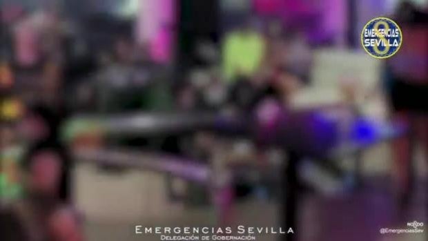 Desalojan a 125 jóvenes que celebraban una fiesta en una discoteca en Sevilla