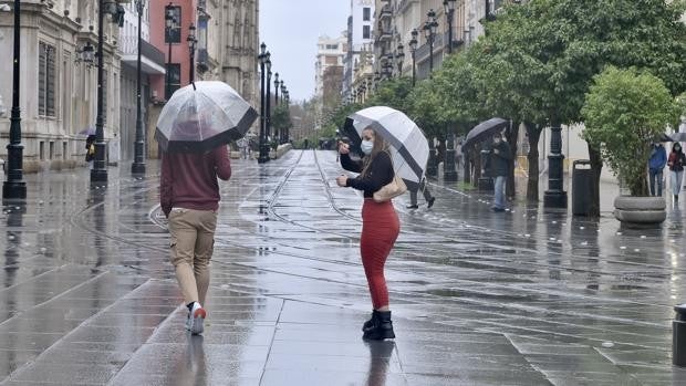 El tiempo en Sevilla: la borrasca «Lola» trae lluvias y tormentas a la provincia