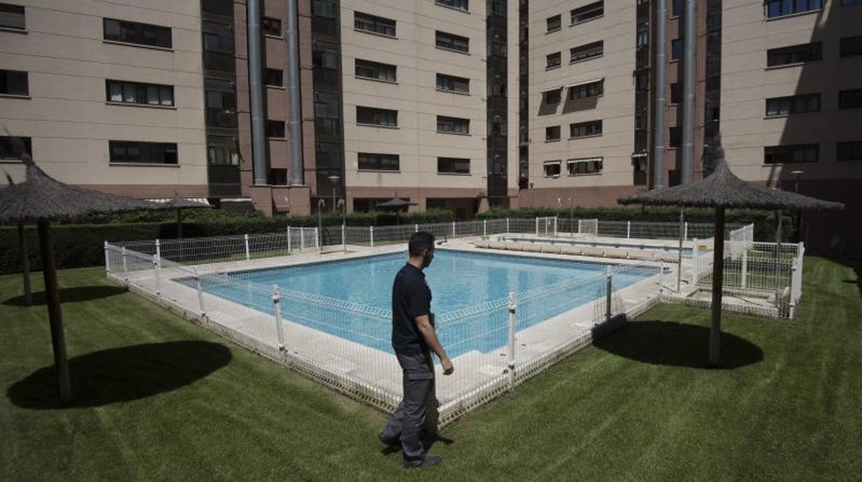 Las piscinas de comunidad de Sevilla ya tienen las normas para este Las piscinas de comunidad de Sevilla ya tienen las normas para este
