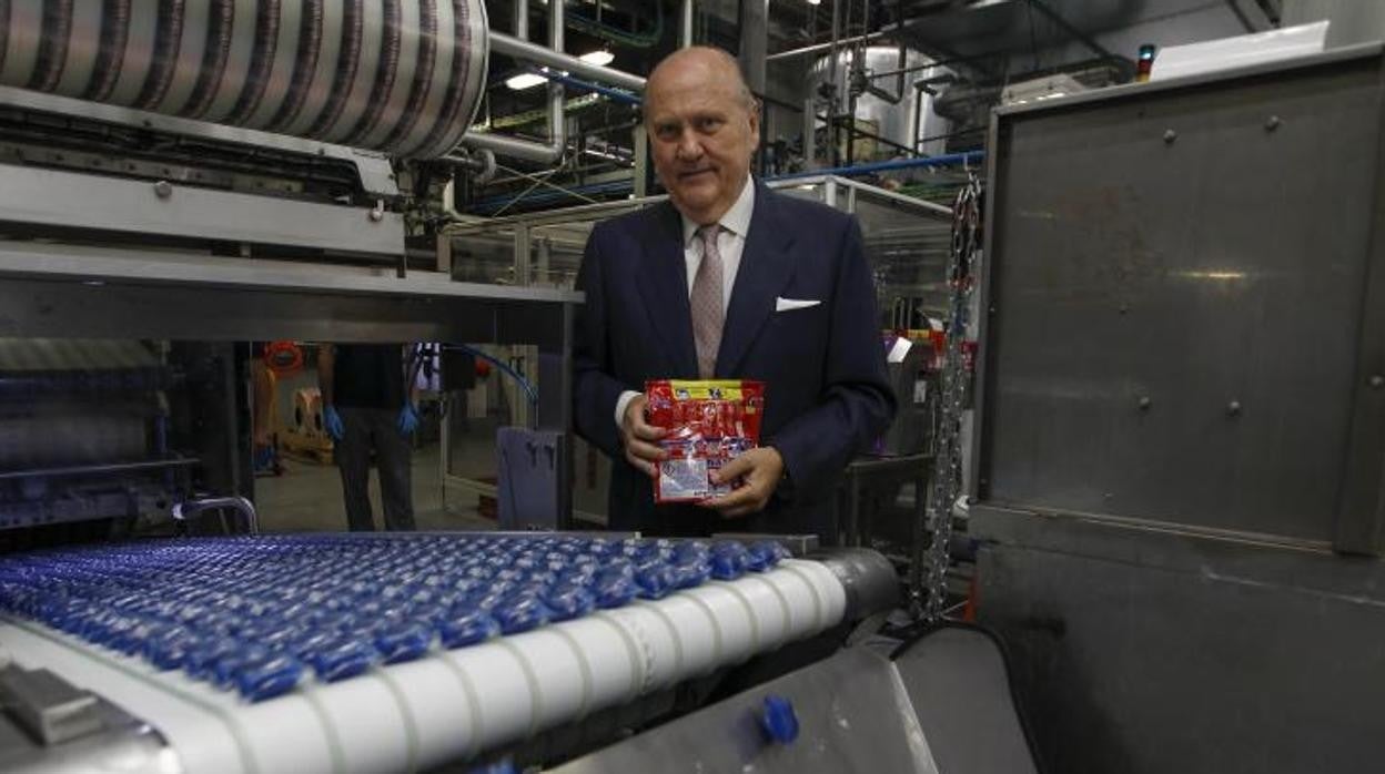 José Moya, en la cadena de producción de la fábrica de Persán