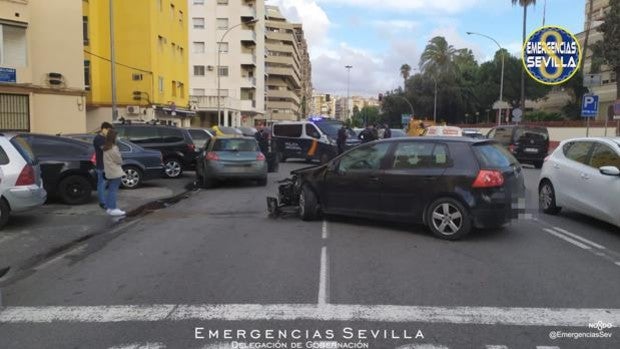 Aparatoso accidente sin heridos entre dos vehículos que colisionaron en la calle López de Gomara