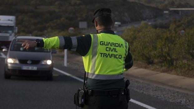 Rebajada la sanción a un agente de la Guardia Civil por un «incidente» con su pistola en su piso estando ebrio