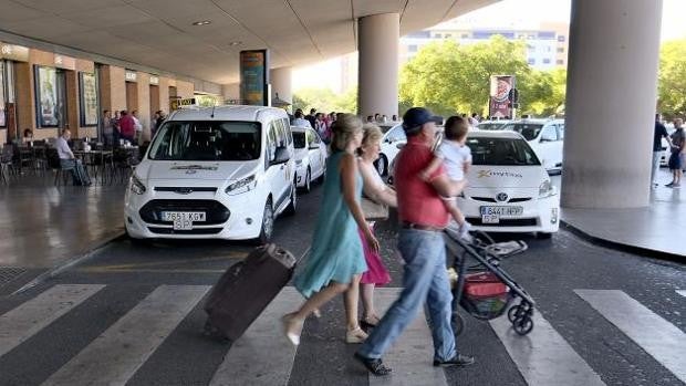 Los taxistas ampliarán la flota en las calles de Sevilla desde el 10 de mayo