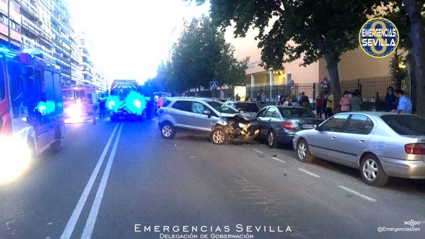 Un aparatoso accidente en Reina Mercedes se salda con dos mujeres hospitalizadas