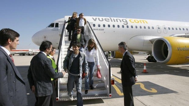 Vueling ensaya en Sevilla un proyecto pionero para evitar las colas en el embarque