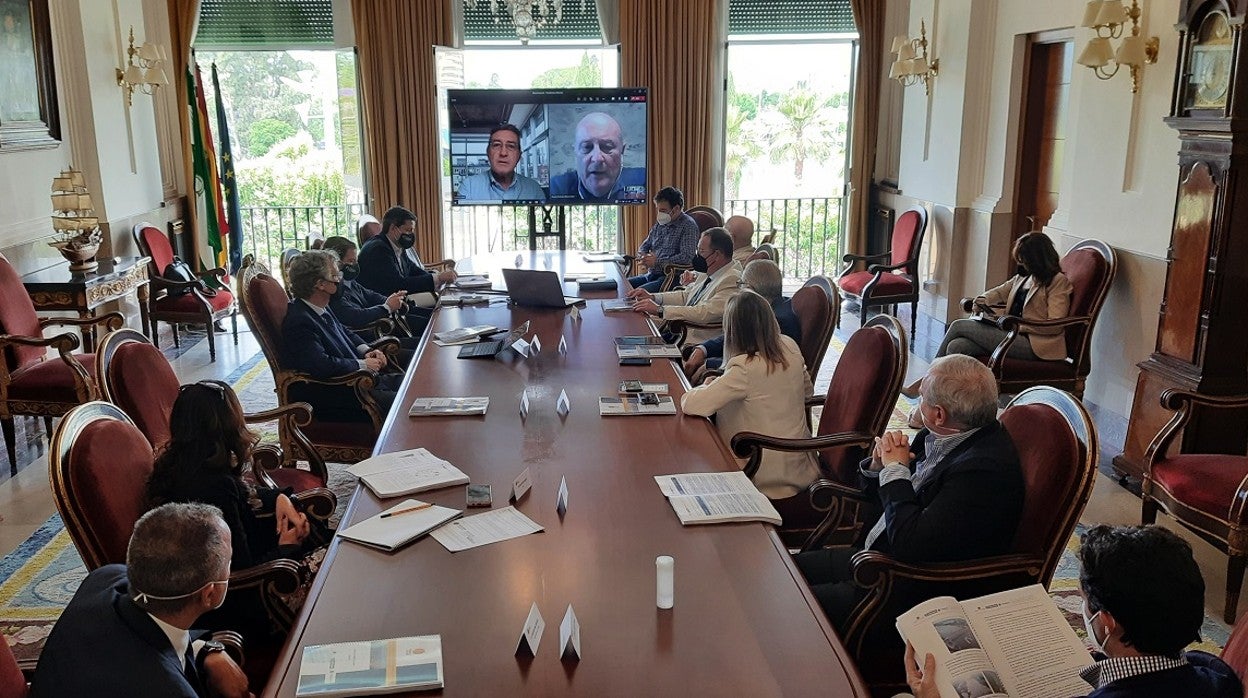 Reunión del presidente del Puerto, Rafael Carmona, con los agentes que tienen intereses en el río