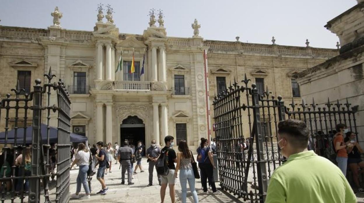 Fachada de la Universidad de Sevilla