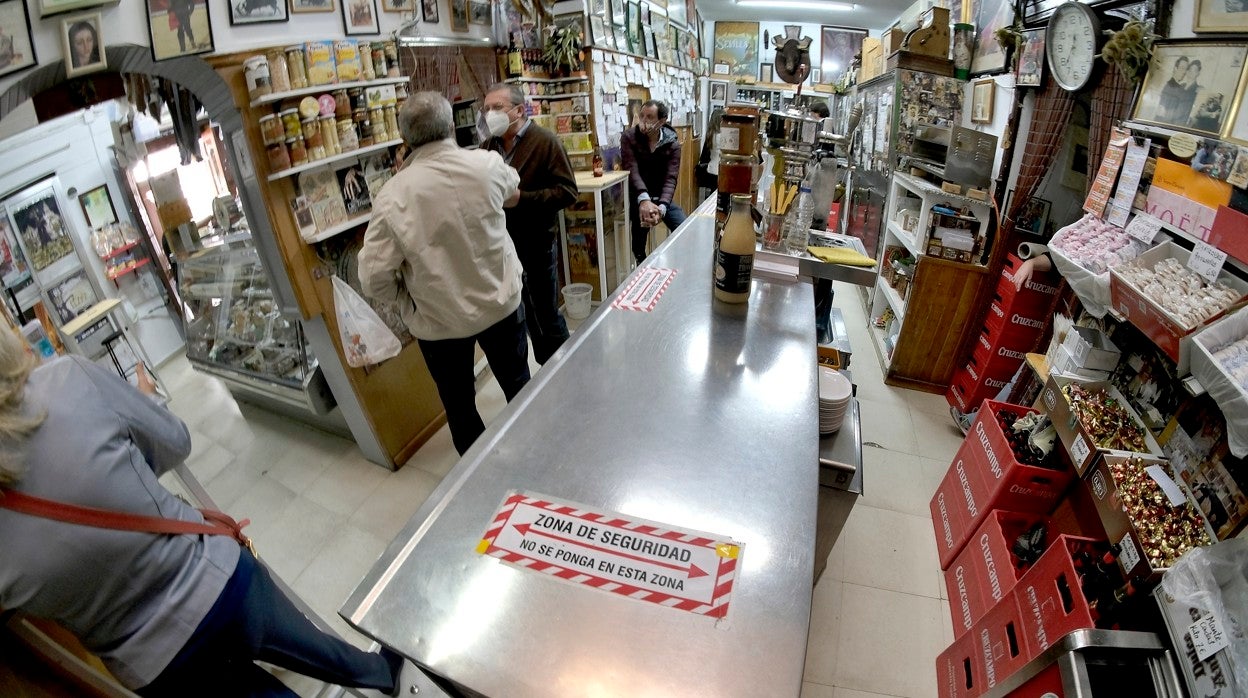 Las barras de los bares de Sevilla volverán a funcionar este fin de semana