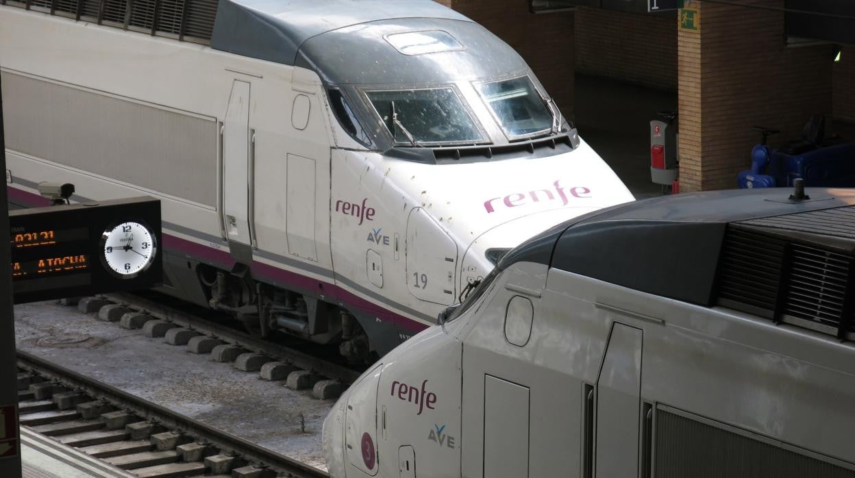 Trenes AVE en la estación de Santa Justa