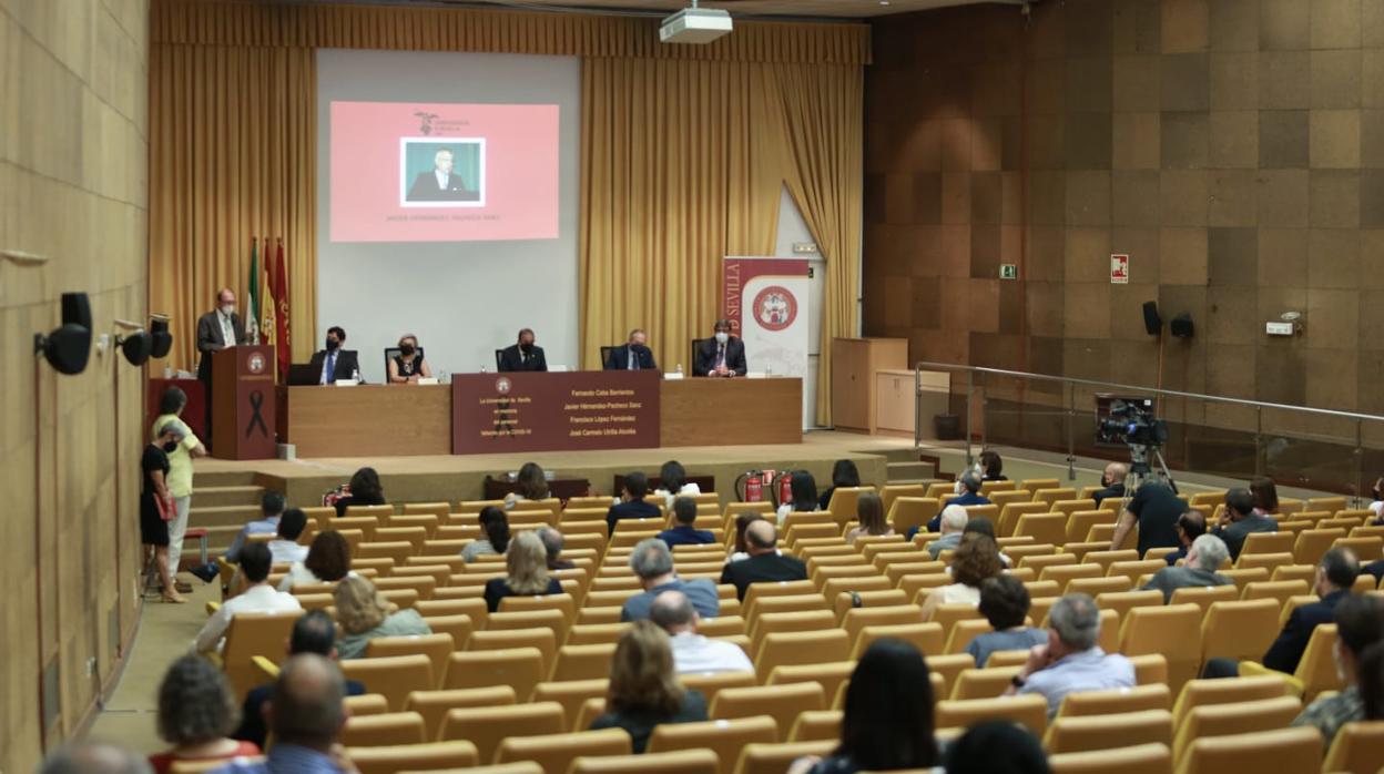 Homenaje a víctimas del Covid en la facultad de Medicina