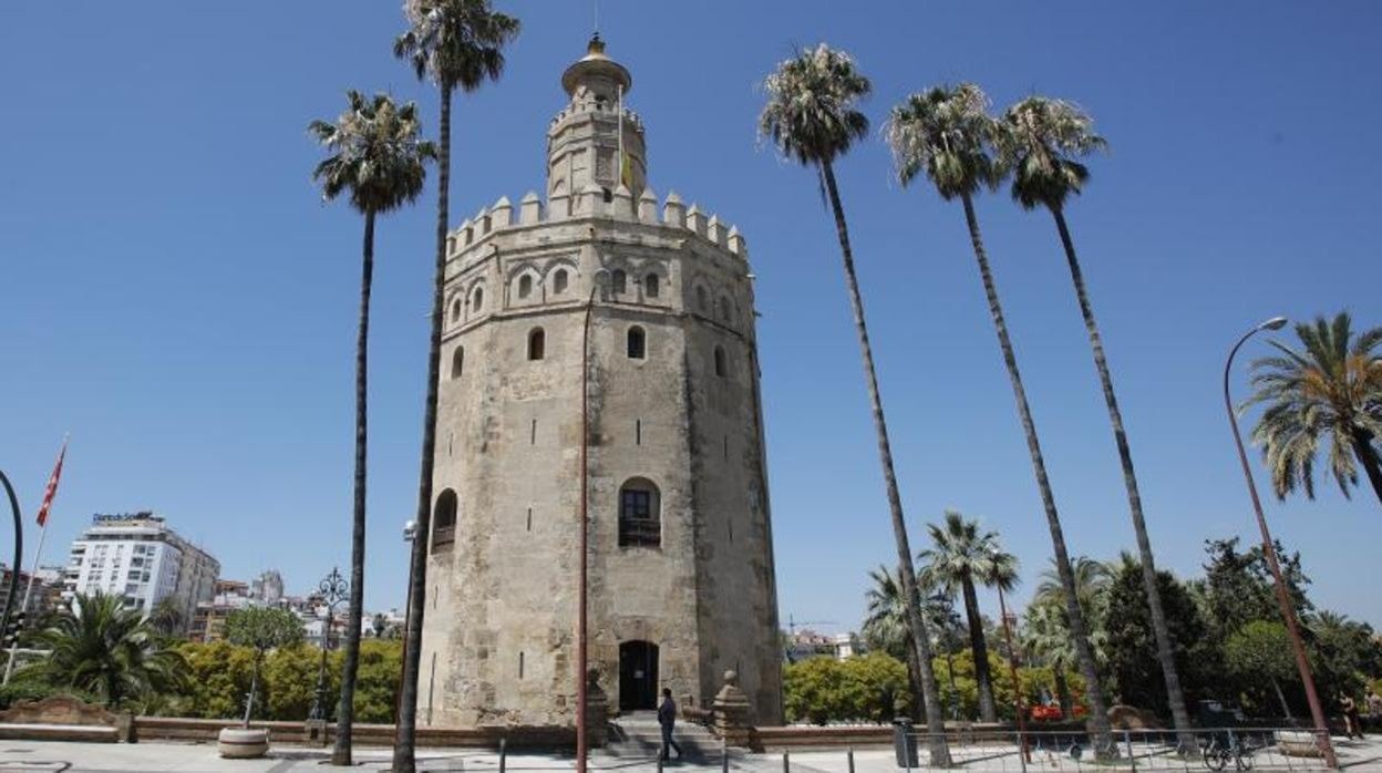 La Torre del Oro desde el Paseo Colón