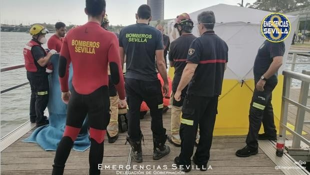 Rescatan el cuerpo sin vida de un varón de 40 años que se lanzó al río Guadalquivir