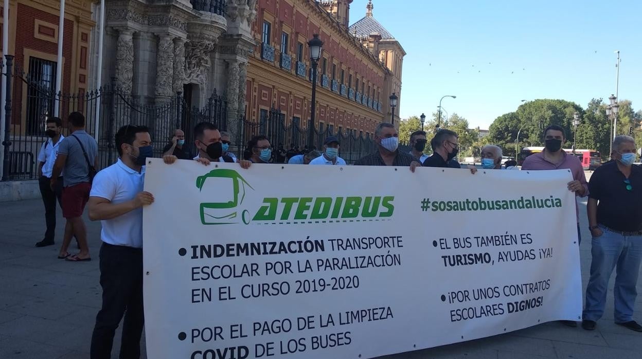 Concentración de propietarios de autobuses escolares