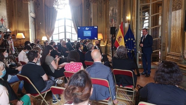 Sevilla y Barcelona se promocionan como un único destino en París