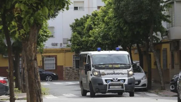 Piden 20 años de cárcel a un transexual por meterle fuego al piso de su exnovio en Sevilla