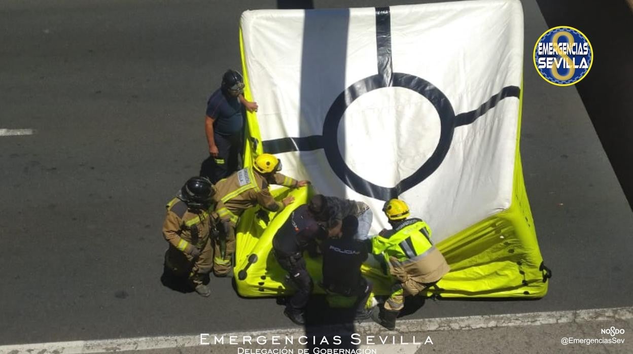 Momento del rescate de los Bomberos de Sevilla