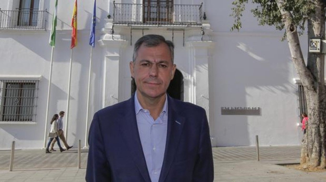 José Luis Sanz es actualmente alcalde de Tomares