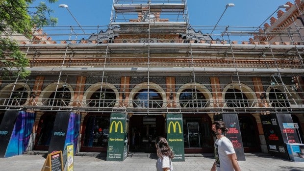 La antigua estación de Plaza de Armas de Sevilla ya luce rehabilitada a la espera de inquilino