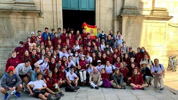 Luis nunca caminó solo desde Sevilla a Santiago