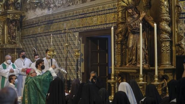 El arzobispo de Sevilla clausura la exposición del convento de Santa María de Jesús