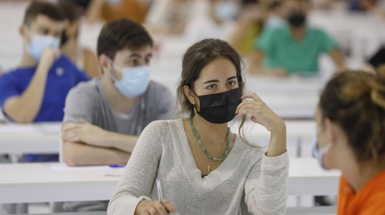 Dos estudiantes de Medicina e Ingeniería entran con un 14 en la Universidad de Sevilla