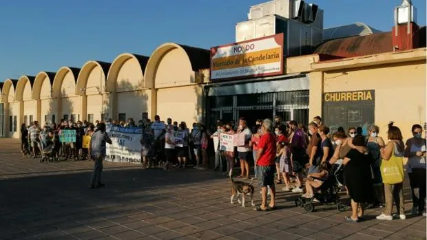 Los vecinos denuncian 'macrobotellones' en el barrio de Los Pajaritos de Sevilla