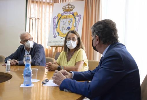 Regina Serrano durante la reunión mantenida este viernes en Sevilla