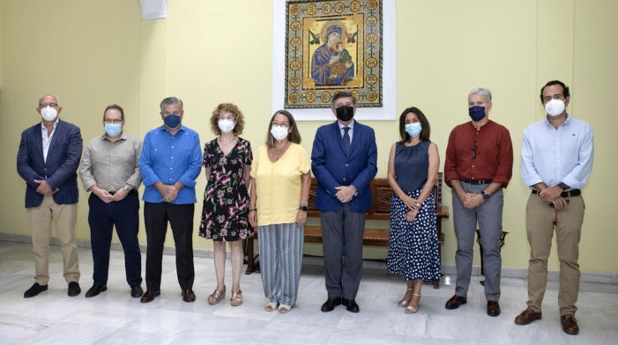 Regina Serrano durante la visita de este viernes al Colegio Farmacéutico de Sevilla