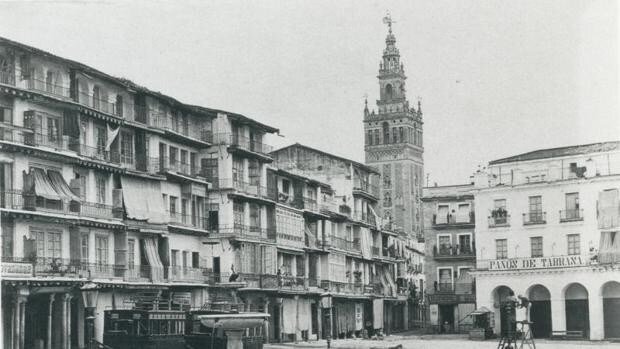 #ArchivoABCsev: ¿Cuándo dejó la Giralda de ser el edificio más alto de Sevilla?