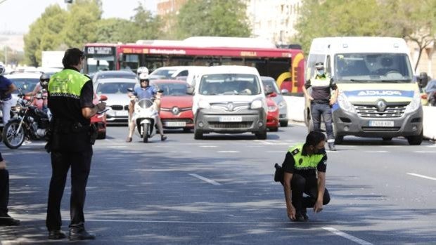 Atropello grave en Pino Montano tras colisionar un coche con un ciclista