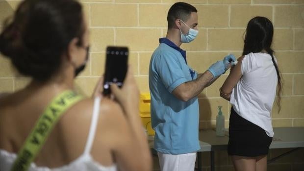 La provincia de Sevilla supera los 500 casos de tasa por primera vez en la quinta ola