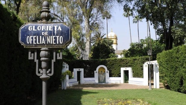 ¿Quién era Ofelia Nieto para que quemen su glorieta en el Parque de María Luisa?