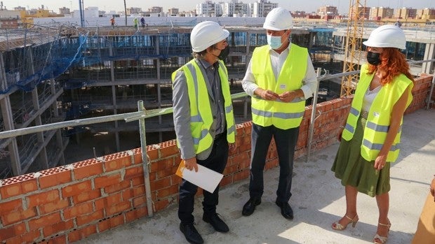 Juan Espadas: «vais a tener alcalde en el tajo todavía para un tiempo»