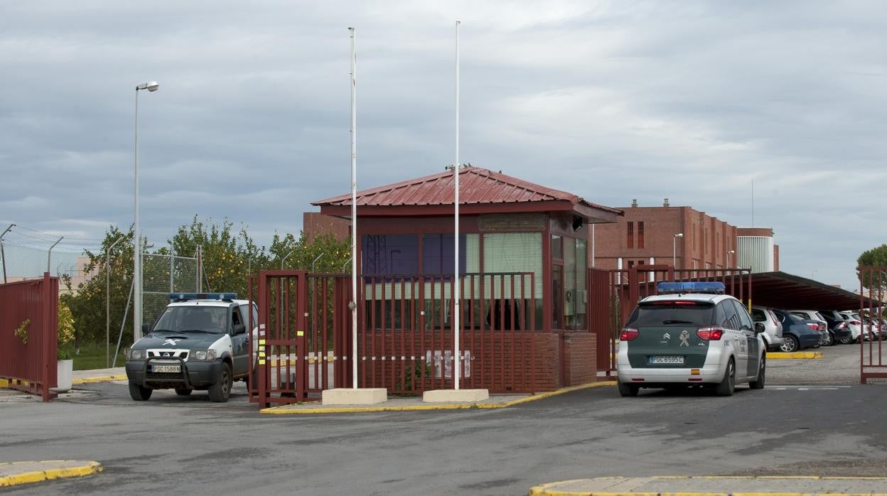 Acceso a la cárcel de Sevilla I