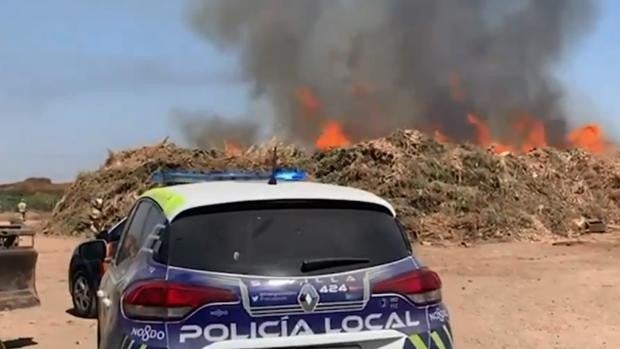 Controlado el incendio en una planta de gestión de residuos situada en el distrito Norte de Sevilla