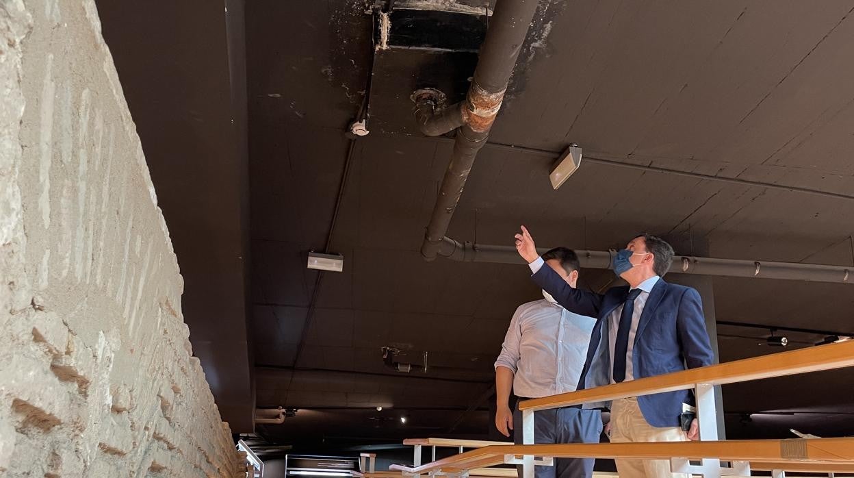 El portavoz municipal del PP, Juan de la Rosa, en una visita al Castillo de San Jorge