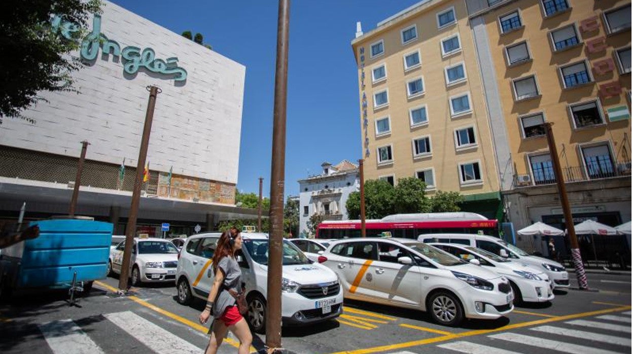 El robo se produjo en la plaza del Duque