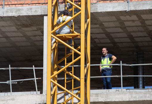 El empresario esta mañana de miércoles en la grúa