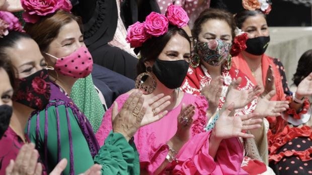 La Avenida de la Constitución se llena de volantes este sábado para apoyar a la moda flamenca