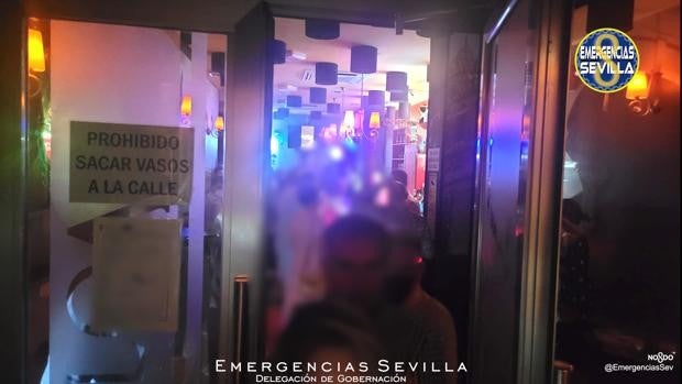 Casi 400 desalojados esta madrugada en bares de Sevilla por no cumplir las medidas sanitarias