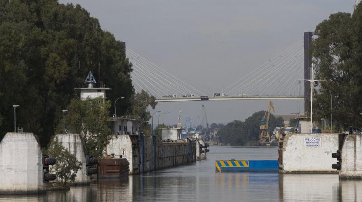 Muelles de la antigua esclusa del Puerto de Sevilla