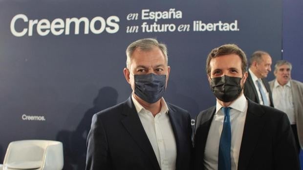 La foto de José Luis Sanz con Pablo Casado en Sevilla que cierra el círculo