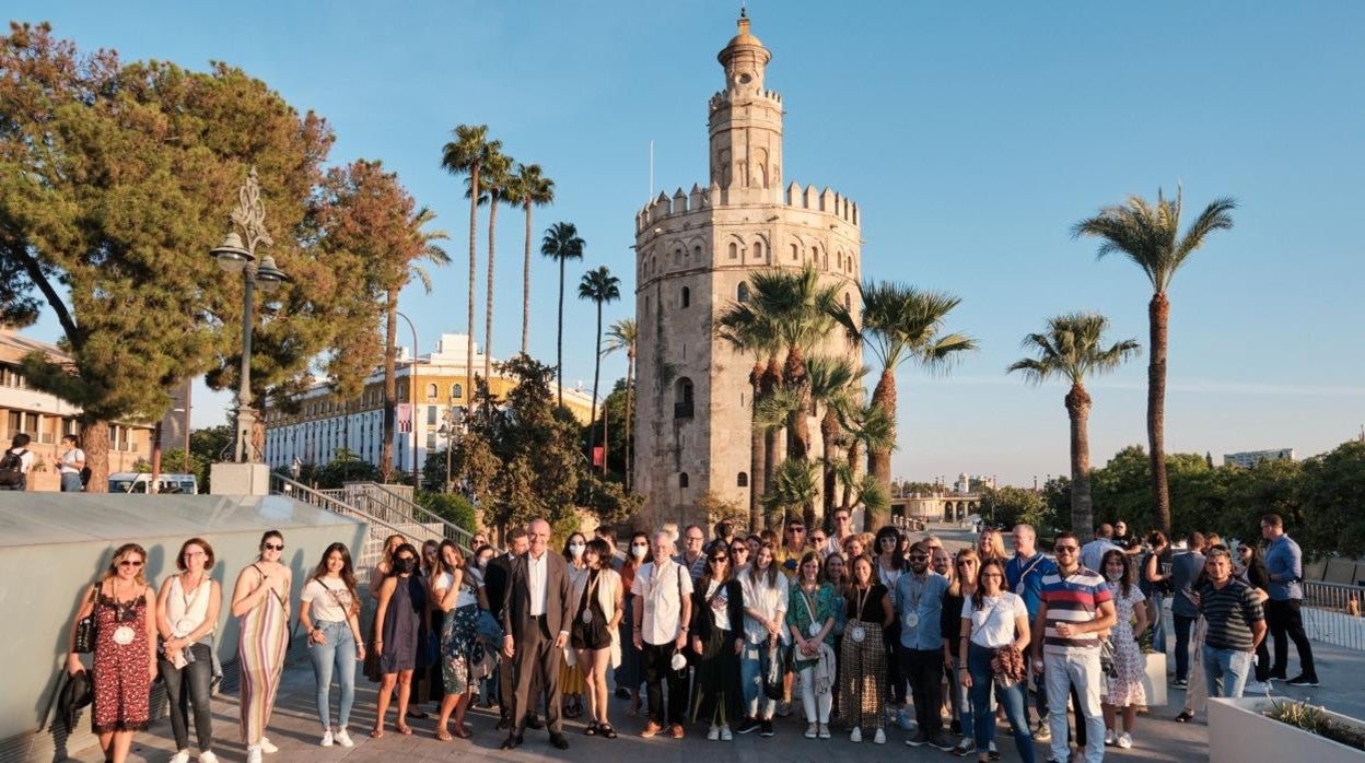 Los operadores de la feria del turismo de lujo, con el concejal Antonio Muñoz