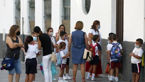 La Junta rinde homenaje a la comunidad educativa por su esfuerzo durante la pandemia