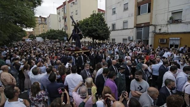 El Ayuntamiento de Sevilla destaca la acogida de los vecinos de Tres Barrios al Gran Poder