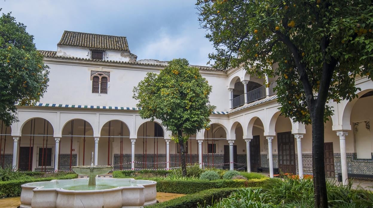 Monasterio de Santa Clara de Sevilla, con parte del claustro apuntalado