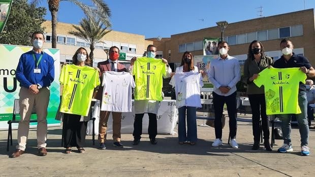 Leyendas del fútbol andaluz y profesionales del Virgen del Rocío jugarán un partido benéfico el 13 de noviembre